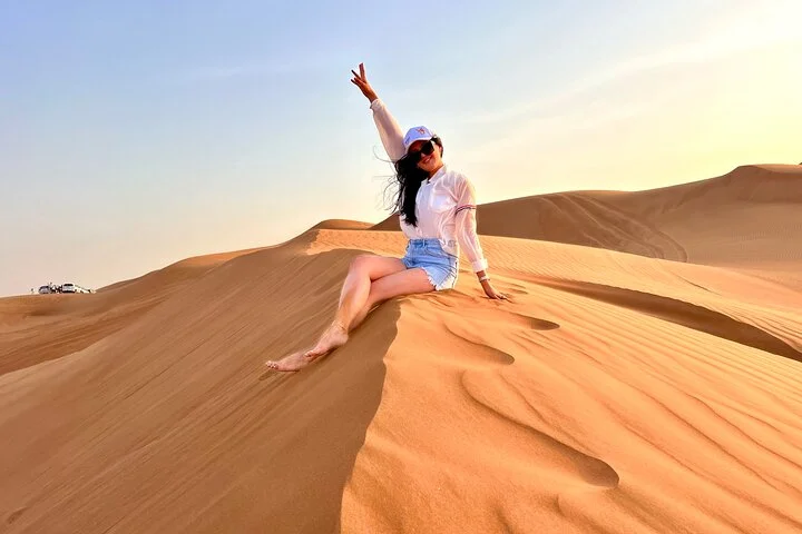 Dubai: Red Dunes desert safari pick up by 4WD, BBQ & live shows