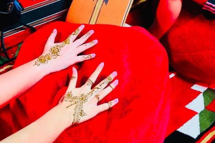 Dubai Red Dunes with Sandboarding, Camel Ride, Falcon & VIP Camp