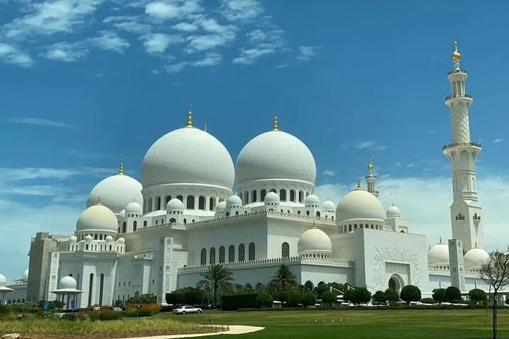 Dubai to Abu Dhabi Private Tour with Grand Mosque and Louvre