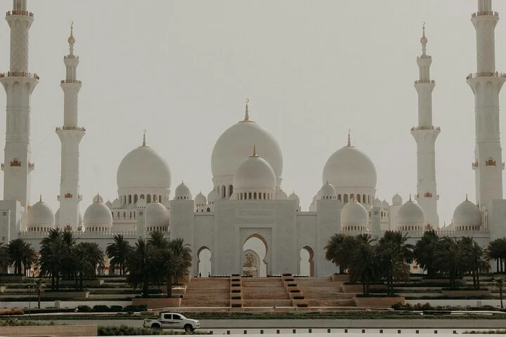 Dubai to Abu Dhabi Private Tour with Grand Mosque and Louvre