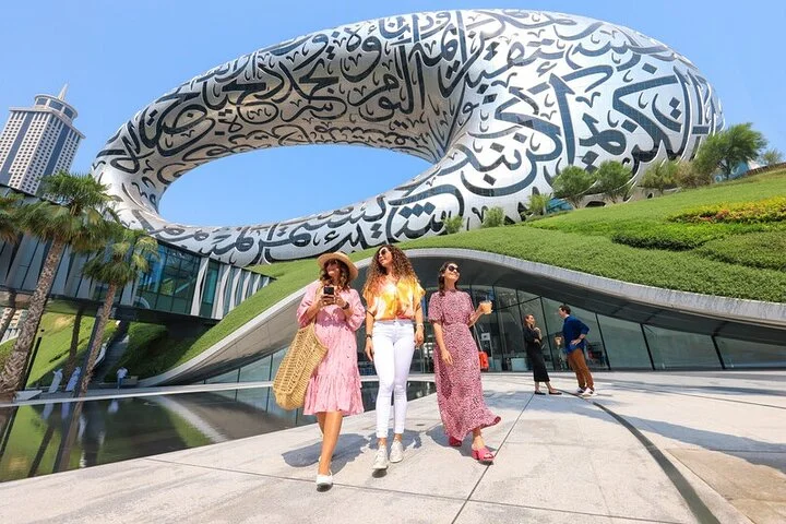 Dubai Top 10 Landmarks Tour with Burj Khalifa and Transfers