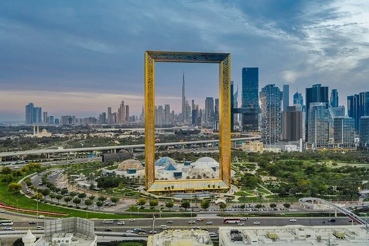 Dubai Top 10 Landmarks Tour with Burj Khalifa and Transfers