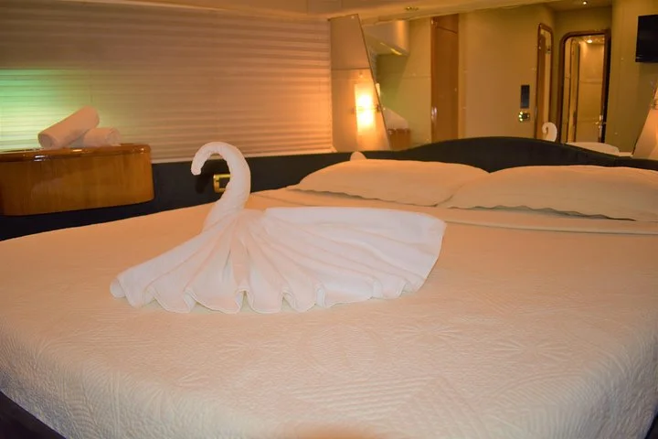 Dubai Yacht Rental - Book 58 ft Private Yacht up to 28 persons