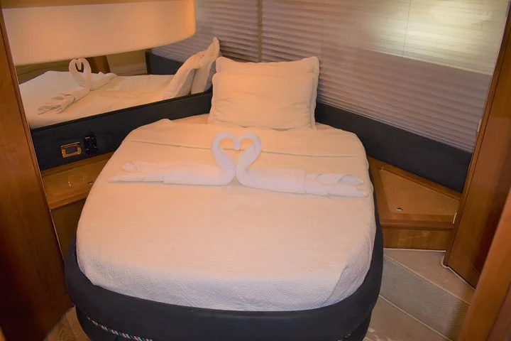 Dubai Yacht Rental - Book 58 ft Private Yacht up to 28 persons