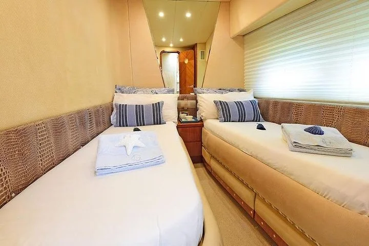 Dubai Yacht Rental - Book 58 ft Private Yacht up to 28 persons
