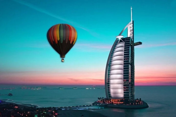 Enjoy Standard Dubai Desert Hot Air Balloon