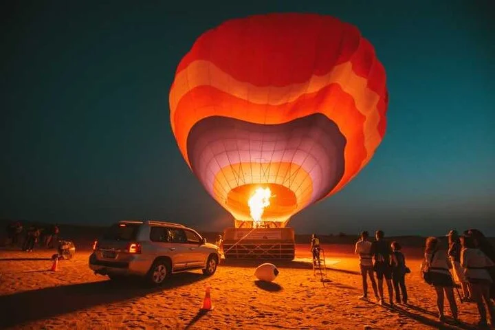 Enjoy Standard Dubai Hot Air Balloon Views From Dubai