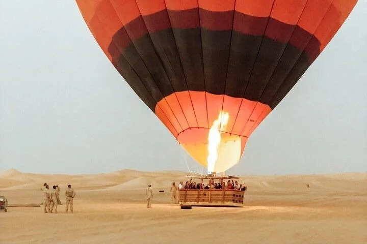 Enjoy Standard Dubai Hot Air Balloon Views From Dubai