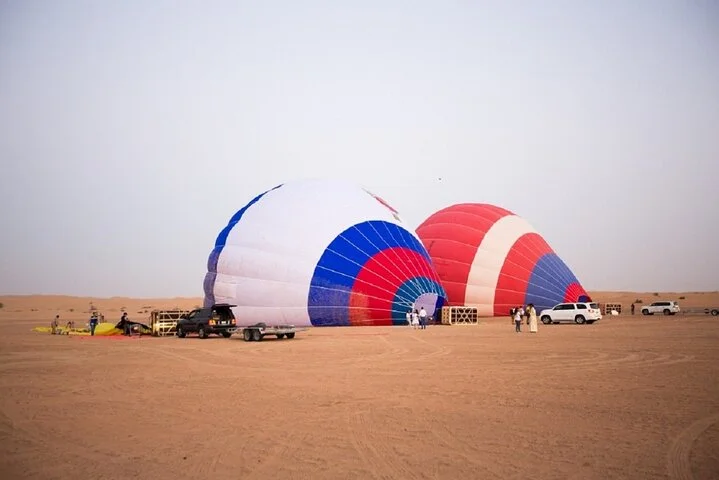Enjoy Standard Dubai Hot Air Balloon Views From Dubai