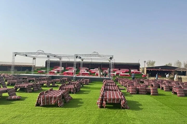 Evening Desert Safari Tour with BBQ Dinner and Live Show in Dubai