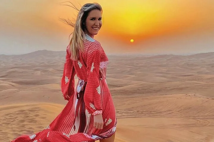 Evening Desert Safari Tour with BBQ Dinner and Live Show in Dubai