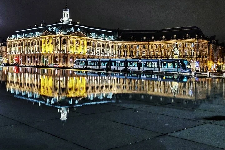 Exclusive ! Discover Vibrant Bordeaux at Night :Night Tour!