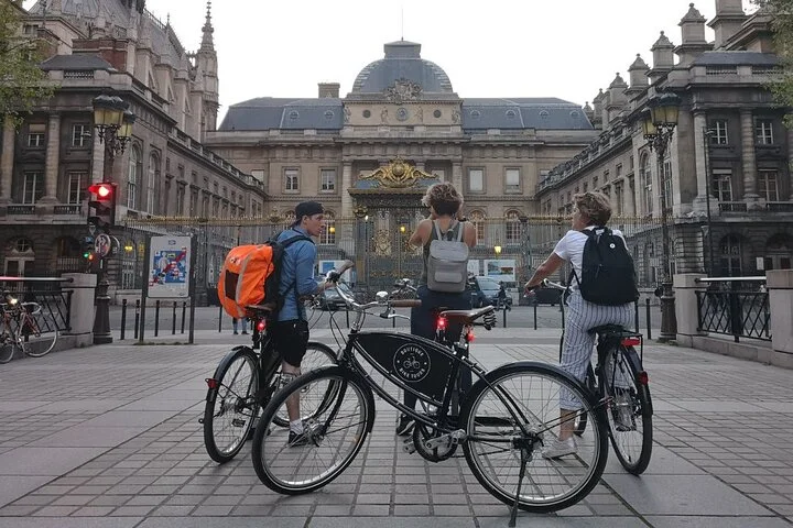 Explore Paris Highlights by Bike