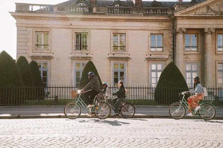 Explore Paris Highlights by Bike