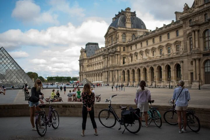 Explore Paris Highlights by Bike
