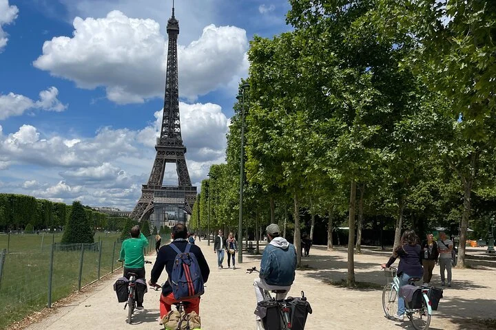 Explore Paris Highlights by Bike