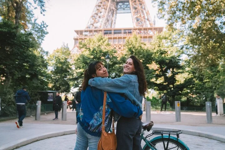 Explore Paris Highlights by Bike