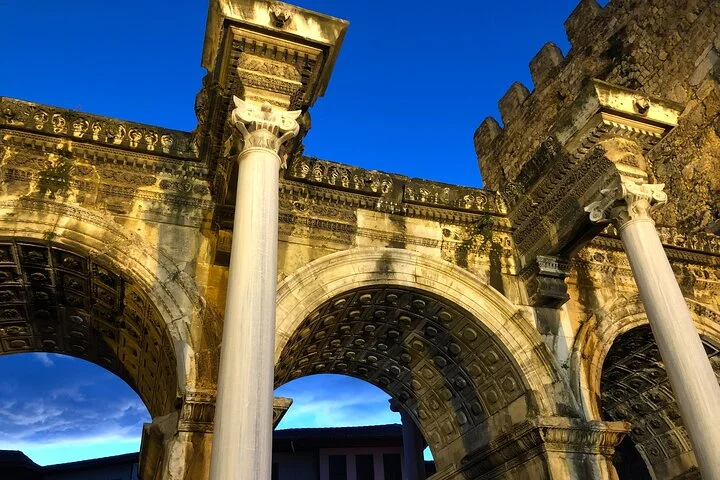 Explore The Old Town With Local Taste
