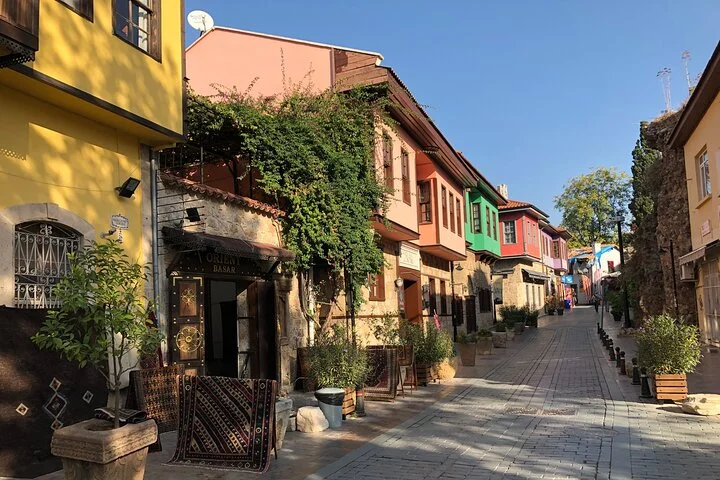 Explore The Old Town With Local Taste