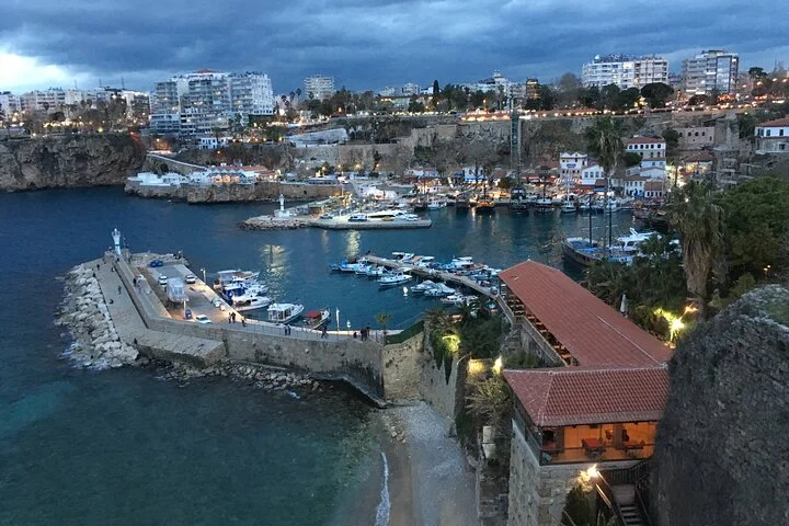 Explore The Old Town With Local Taste