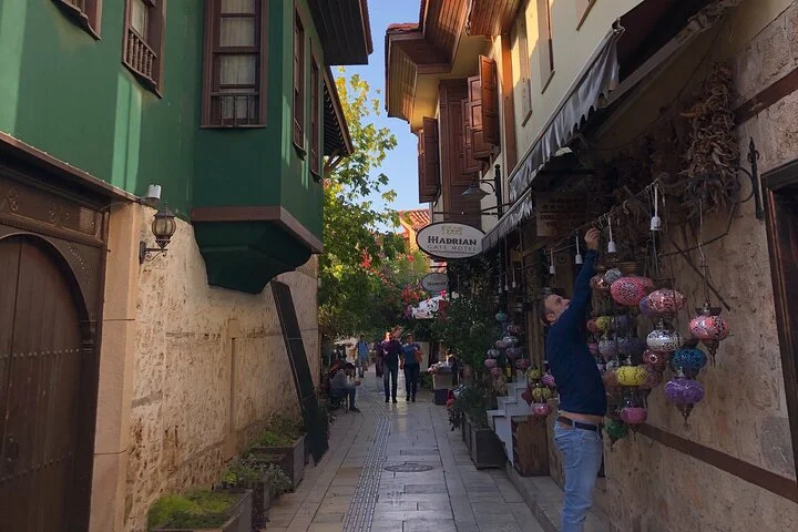 Explore The Old Town With Local Taste