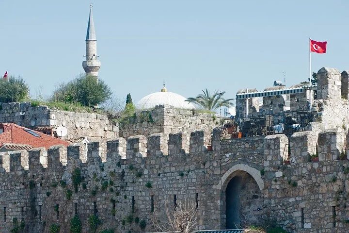 Explore The Old Town With Local Taste
