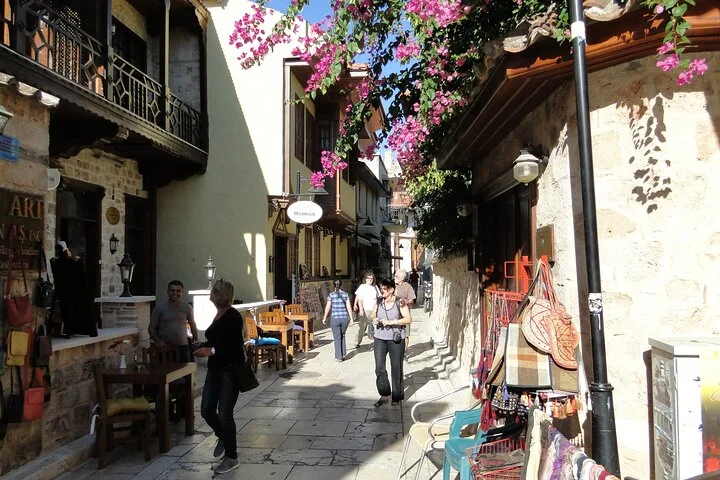 Explore The Old Town With Local Taste