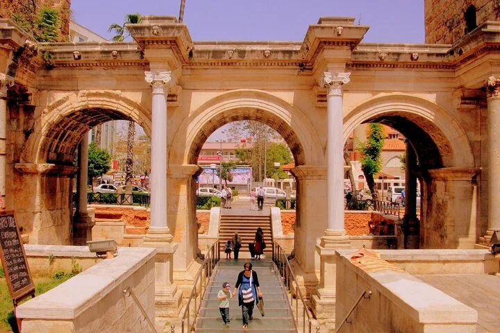 Explore The Old Town With Local Taste