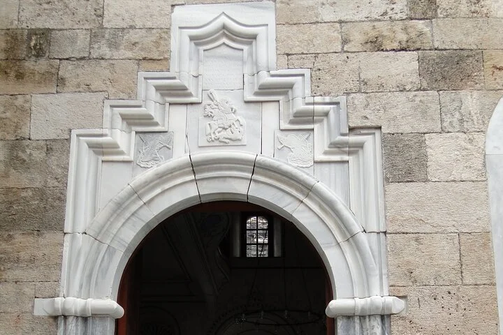 Explore The Old Town With Local Taste