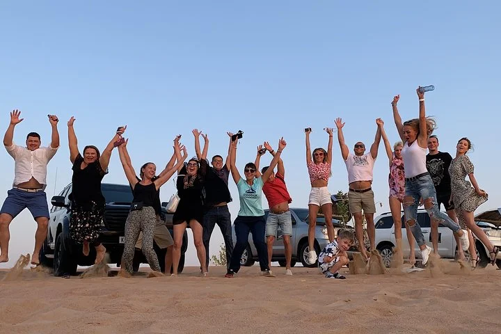 Extreme Desert Safari Dubai Evening with Dinner and Show