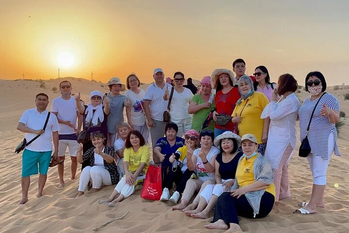 Extreme Desert Safari Dubai Evening with Dinner and Show