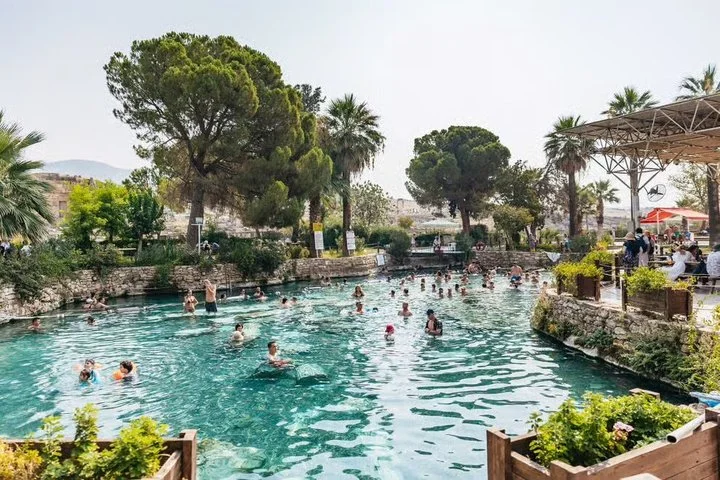 From Antalya/Kemer: Pamukkale and Hierapolis Tour with Lunch