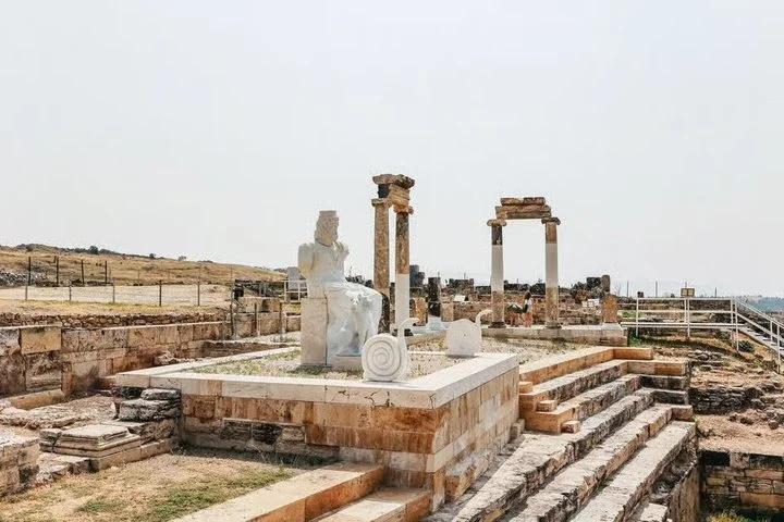From Antalya/Kemer: Pamukkale and Hierapolis Tour with Lunch