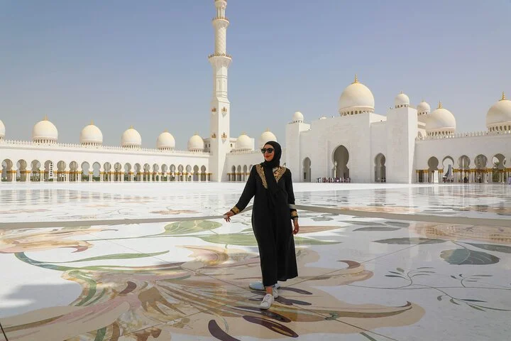From Dubai: Abu Dhabi City Sightseeing & Sheikh Zayed Mosque