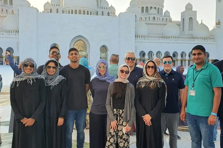 From Dubai: Abu Dhabi Guided City Tour with Lunch