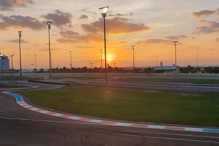 From Dubai: Abu Dhabi Guided City Tour with Lunch