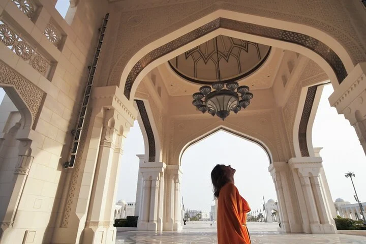 From Dubai to Abu Dhabi Premium Full Day Sightseeing Tour