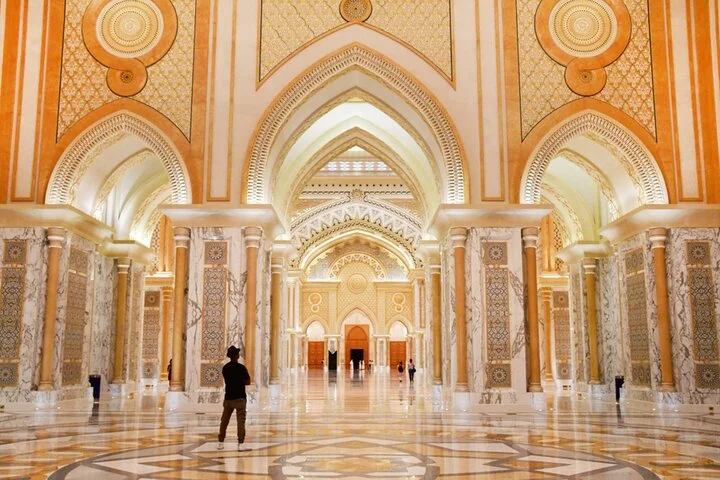 From Dubai to Abu Dhabi Premium Full Day Sightseeing Tour