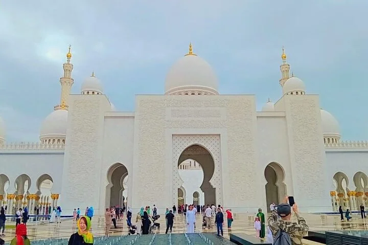Full Day Abu Dhabi City Sightseeing Tour with Guide