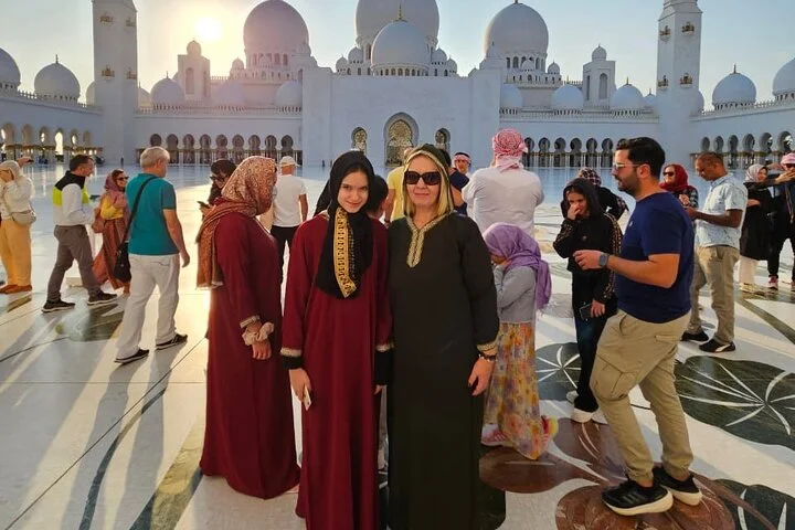 Full Day Abu Dhabi City Tour + Ferrari World Park Private Basis
