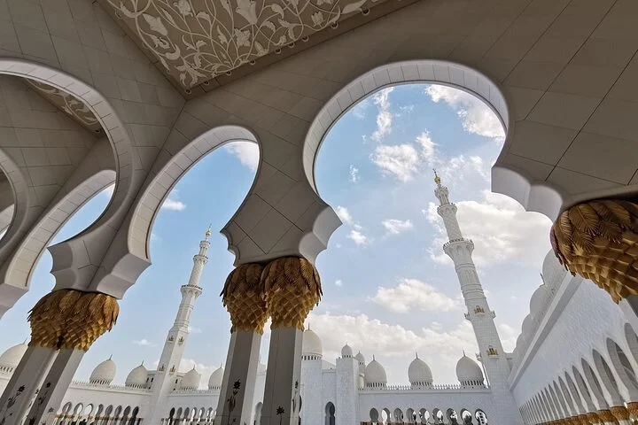 Full Day Abu Dhabi City Tour + Ferrari World Park Private Basis