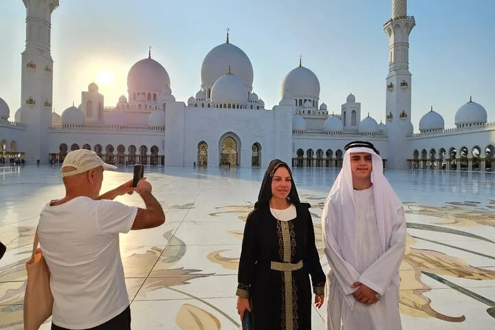 Full Day Abu Dhabi City Tour + Ferrari World Park Private Basis