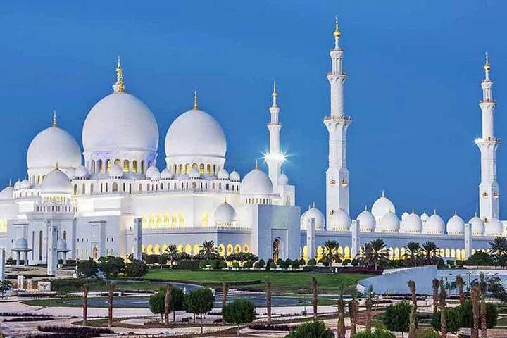 Full Day Private Tour in Abu Dhabi with Guide & Mosque entry pass