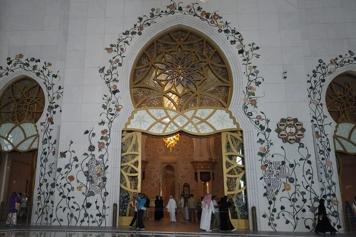 Guided City Tour of Abu Dhabi with Sheikh Zayed Mosque