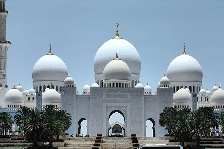Guided City Tour of Abu Dhabi with Sheikh Zayed Mosque
