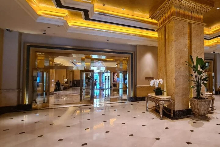 Guided City Tour of Abu Dhabi with Sheikh Zayed Mosque