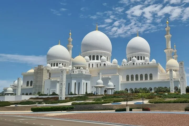 Guided City Tour of Abu Dhabi with Sheikh Zayed Mosque