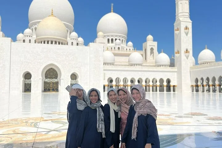 Half-Day Private Tour from Dubai to Sheikh Zayed Grand Mosque
