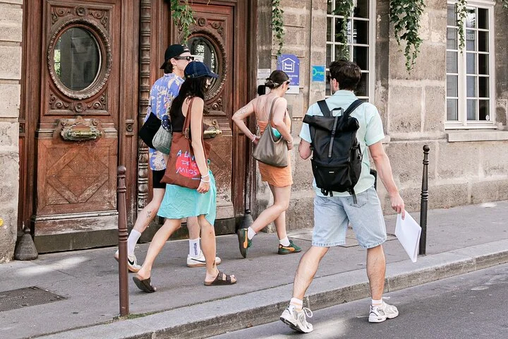 Hidden Paris and Wine Class : A Walking Tour