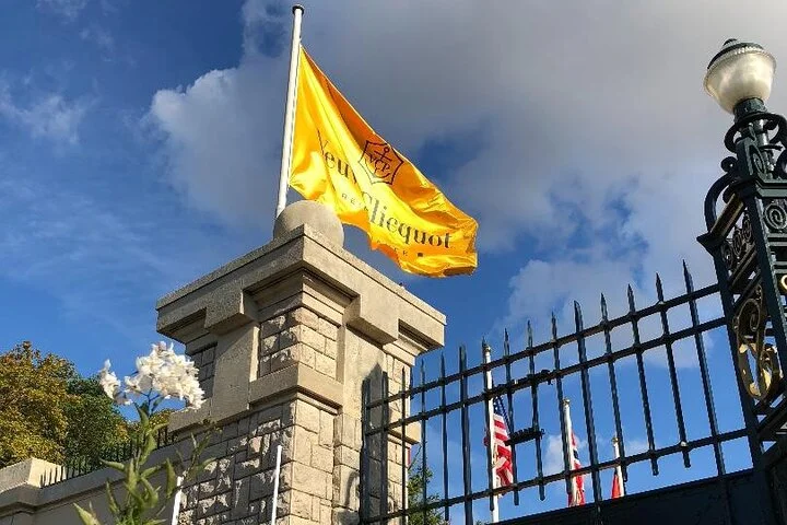 Luxury Champagne Tour(All Included): 2 Famous Houses & Restaurant